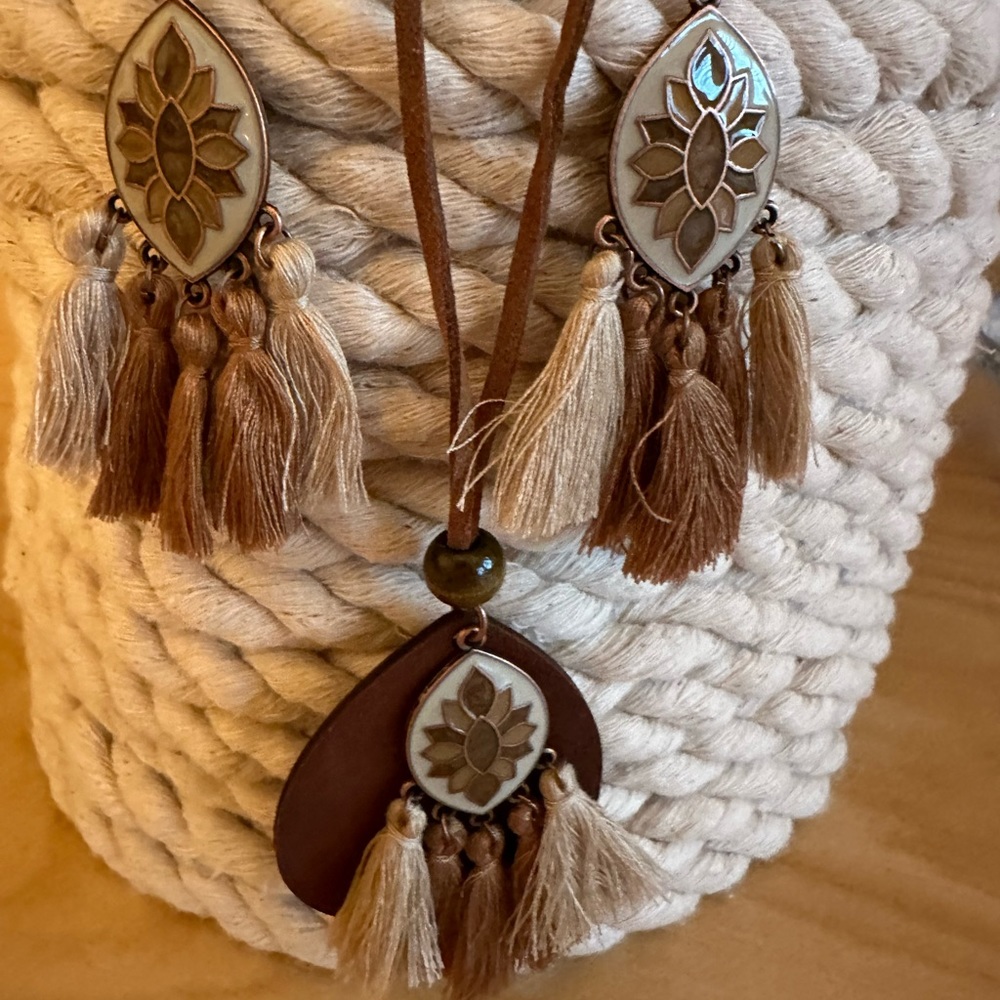 Metal and wood tassel Pierced earrings and statement pendant cord necklace